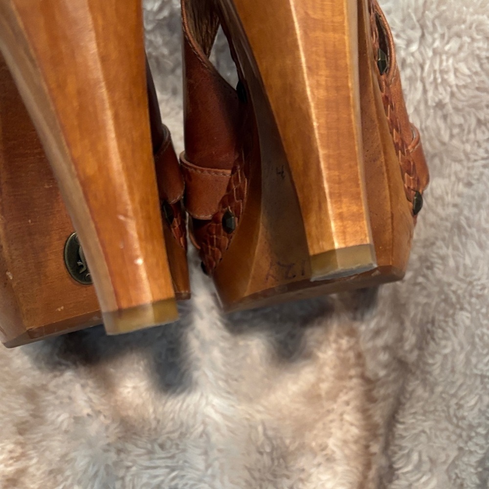 FRYE Caramel studded slingback Leather Heels - Picture 7 of 14